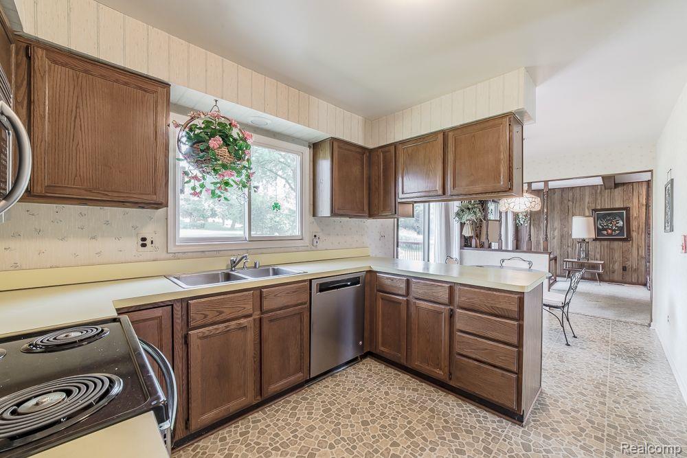 35578 Springvale Street Farmington, MI 48331 - Photo 11 of 50 Gallery Image 11