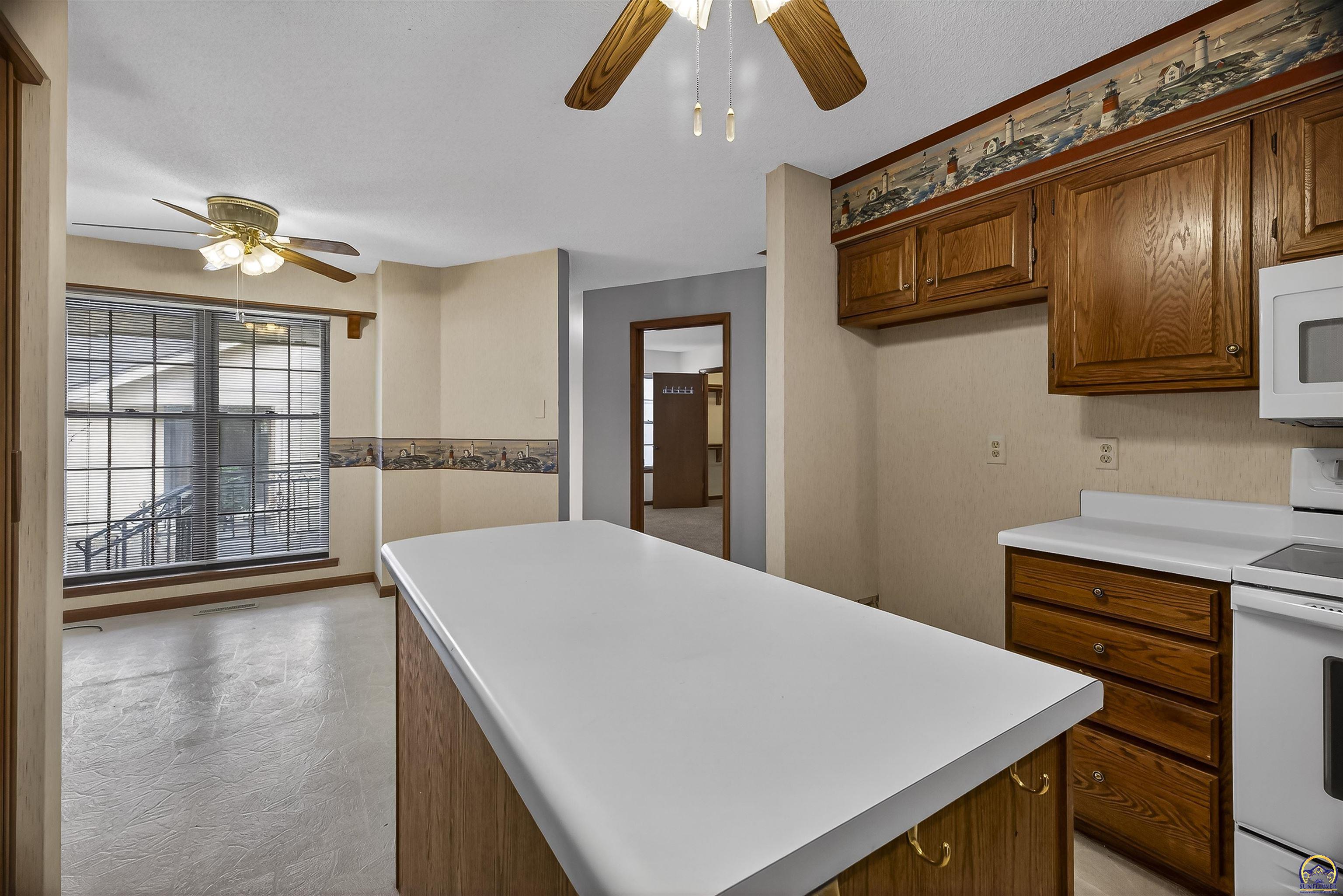 2636 Southwest Arrowhead Road, Unit A Topeka, KS 66614 - Photo 4 of 28