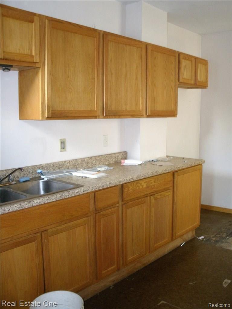 196 Summit Street River Rouge, MI 48218 - Photo 9 of 59 GEDC0173.JPG