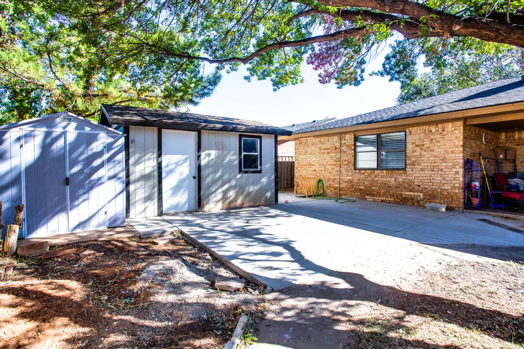 5304 89th Street Lubbock, TX 79424 - Photo 19 of 21 a view of back yard of the house