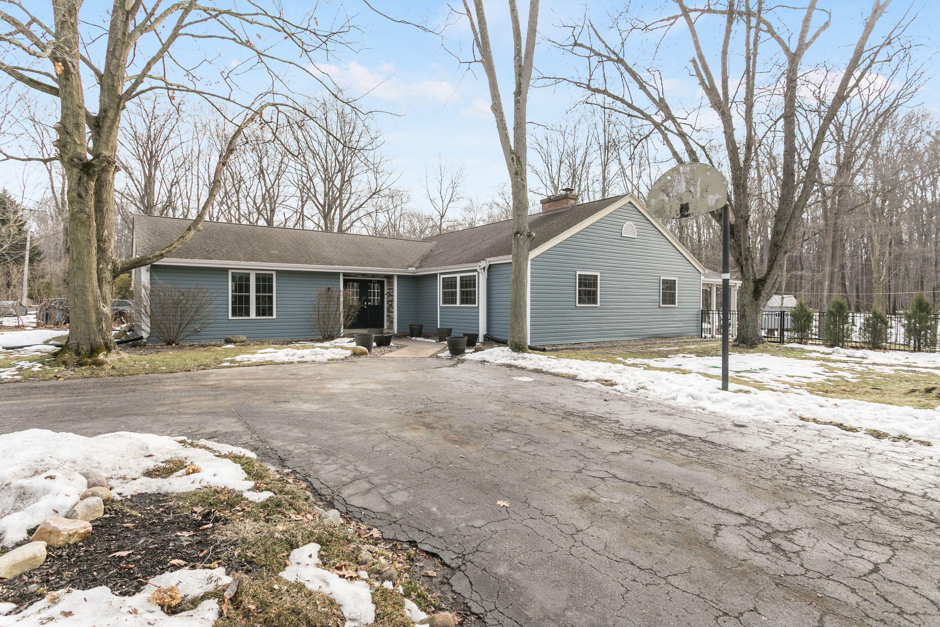 404 Golfview Road Michigan City, IN 46360 - Photo 1 of 23 3000x2000