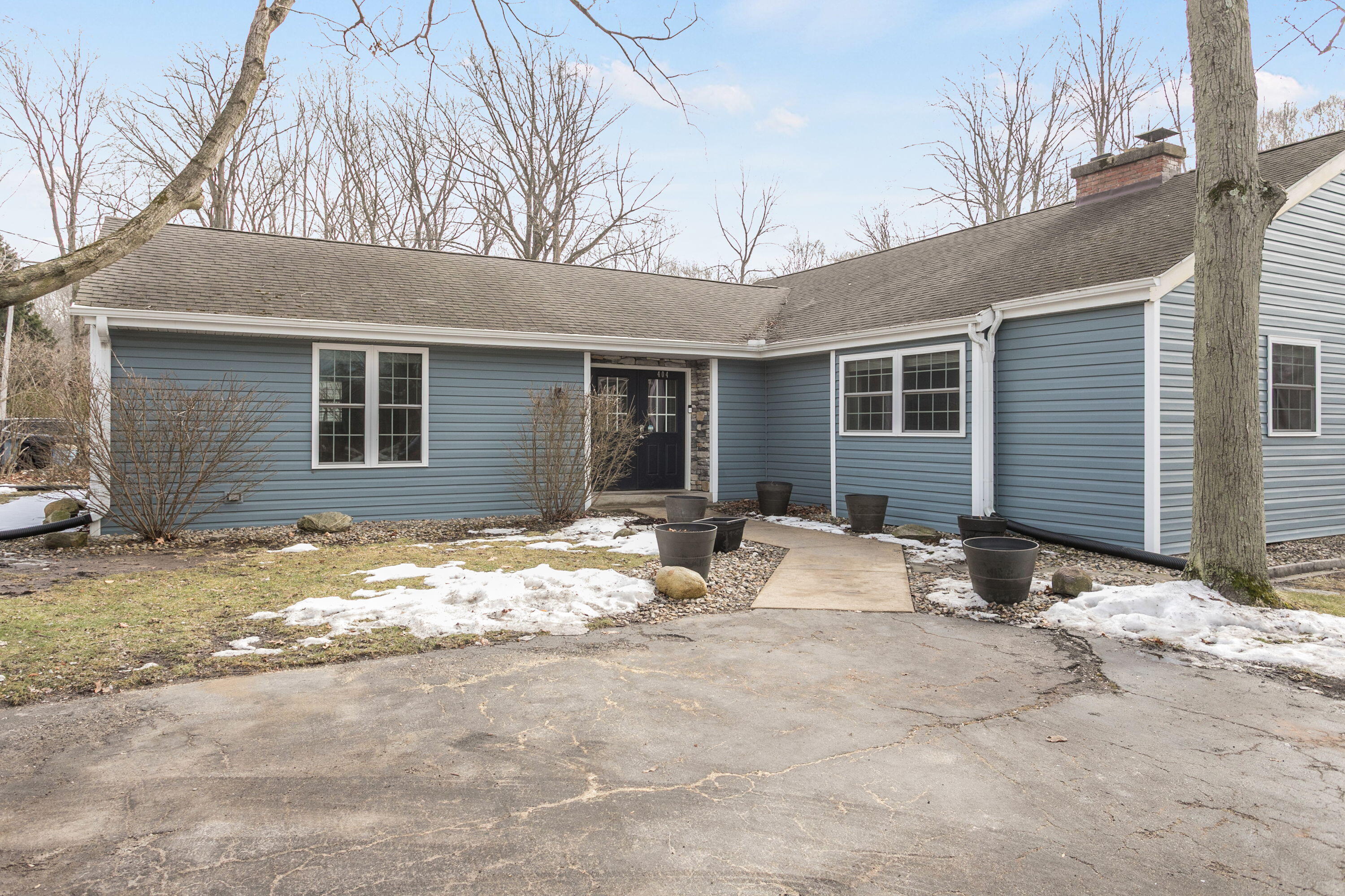 404 Golfview Road Michigan City, IN 46360 - Photo 2 of 23 3000x2000