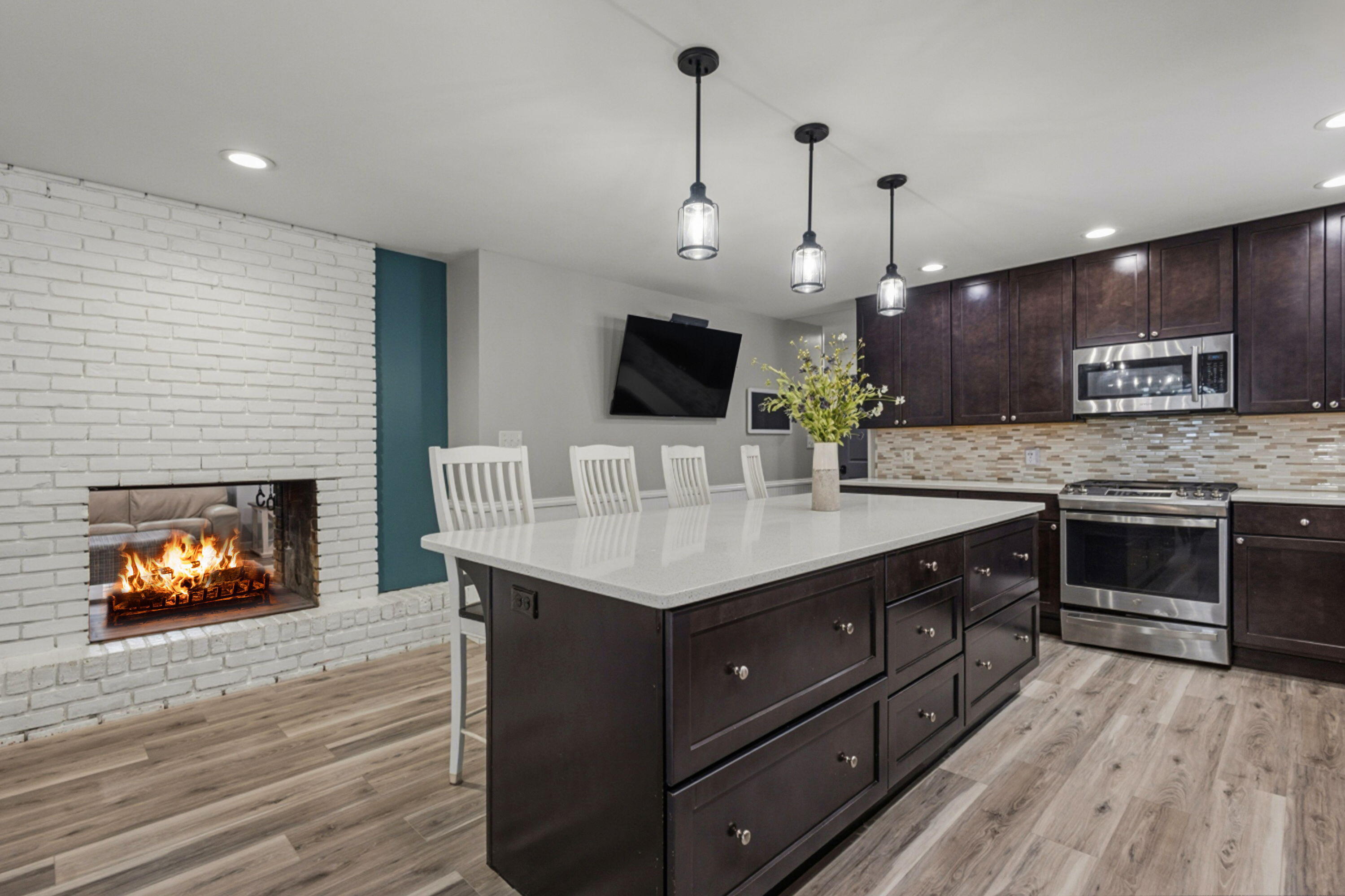 404 Golfview Road Michigan City, IN 46360 - Photo 7 of 23 2999x2000