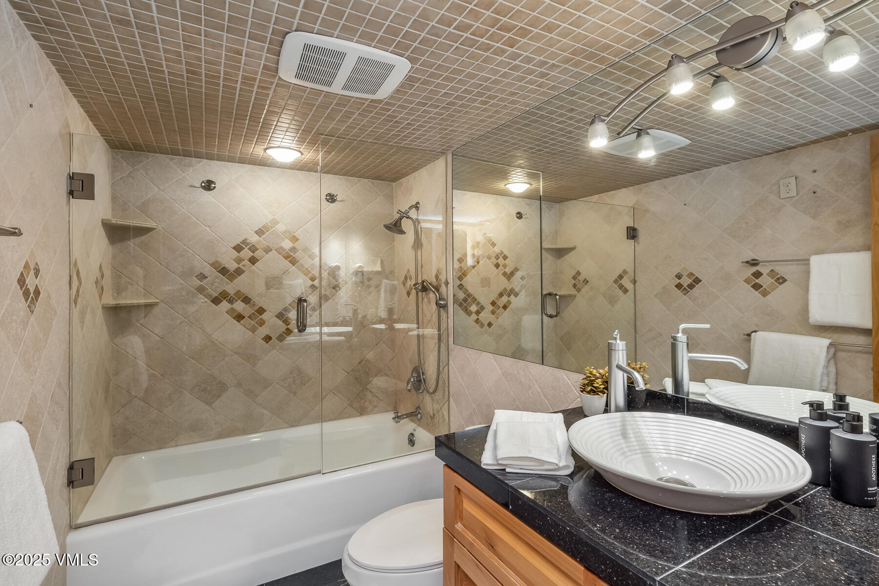 9 Vail Road, Unit 1J Vail, CO 81657 - Photo 10 of 19 Guest Bathroom