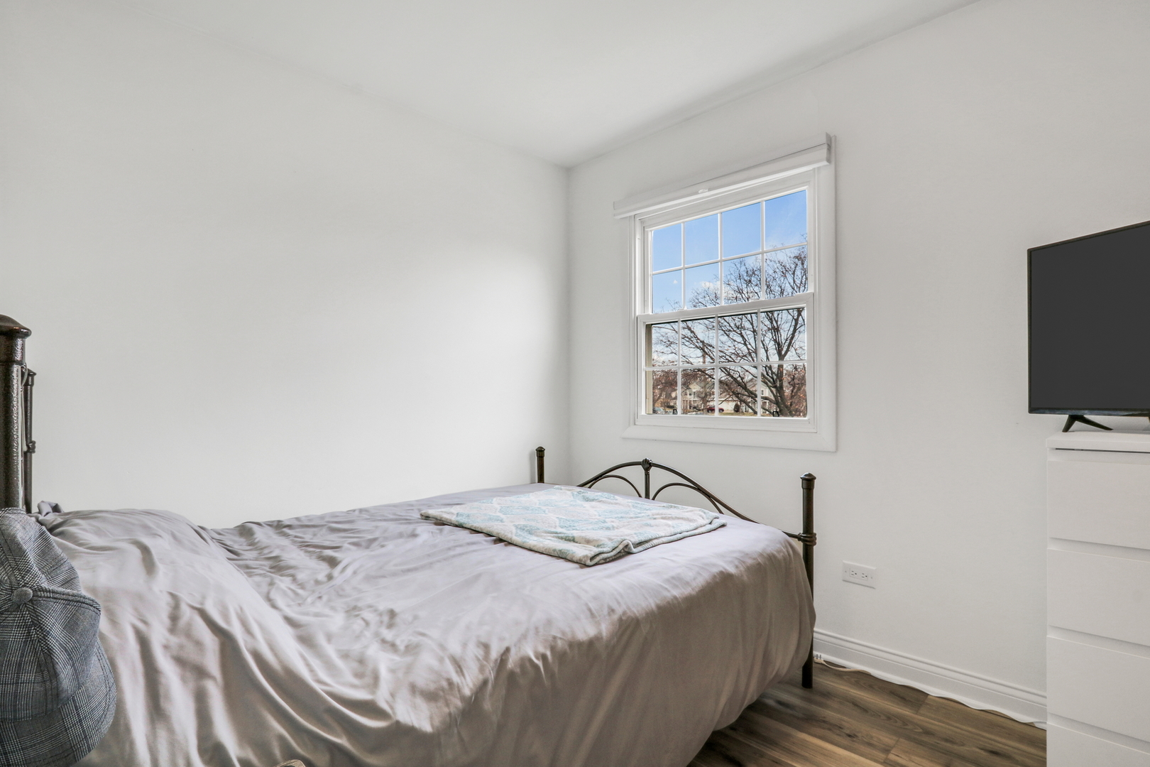 655 Hale Court Wheeling, IL 60090 - Photo 15 of 19 a bedroom with a bed and a flat screen tv