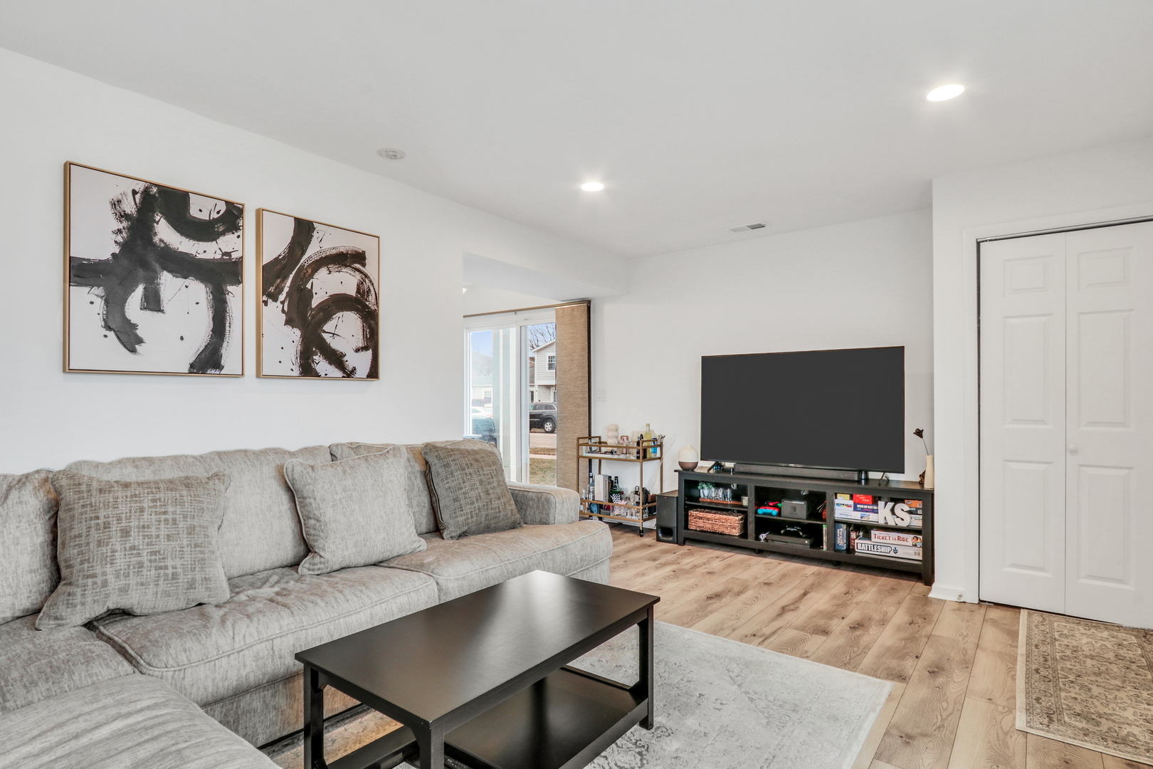 655 Hale Court Wheeling, IL 60090 - Photo 3 of 19 a living room with furniture and a flat screen tv