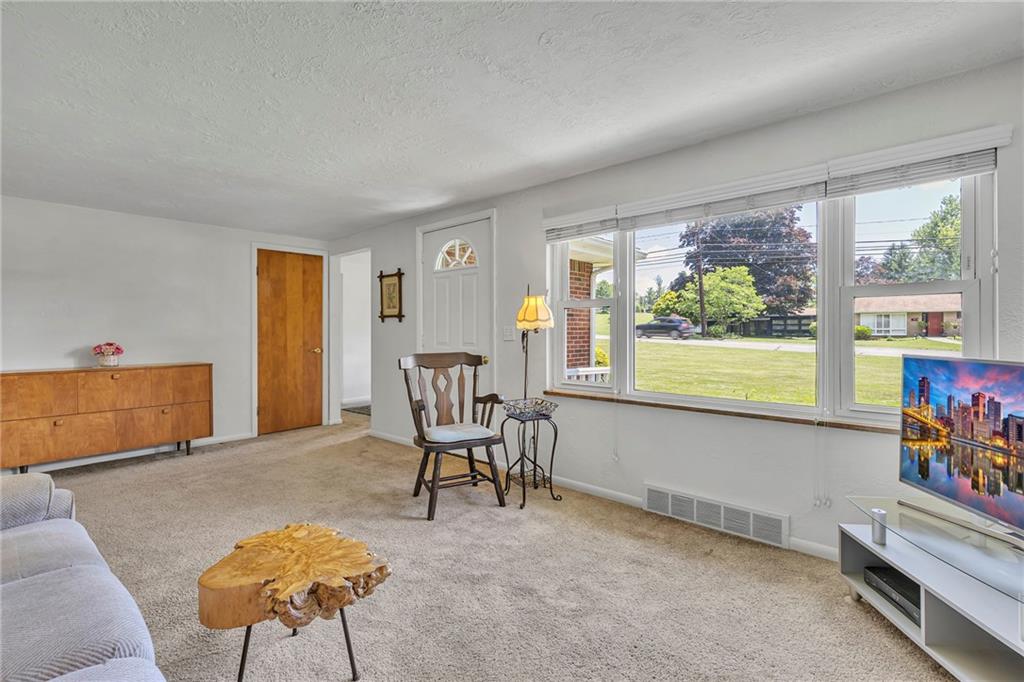 115 Shafer Road Coraopolis, PA 15108 - Photo 4 of 27