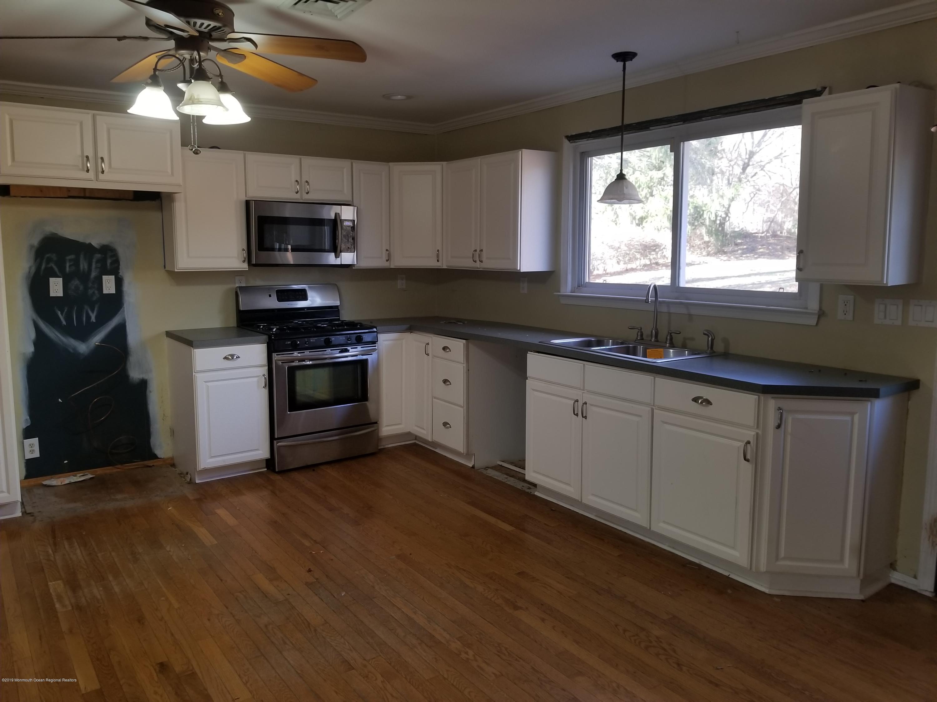 472 Freehold Road Jackson, NJ 08527 - Photo 3 of 31 20191212_103551