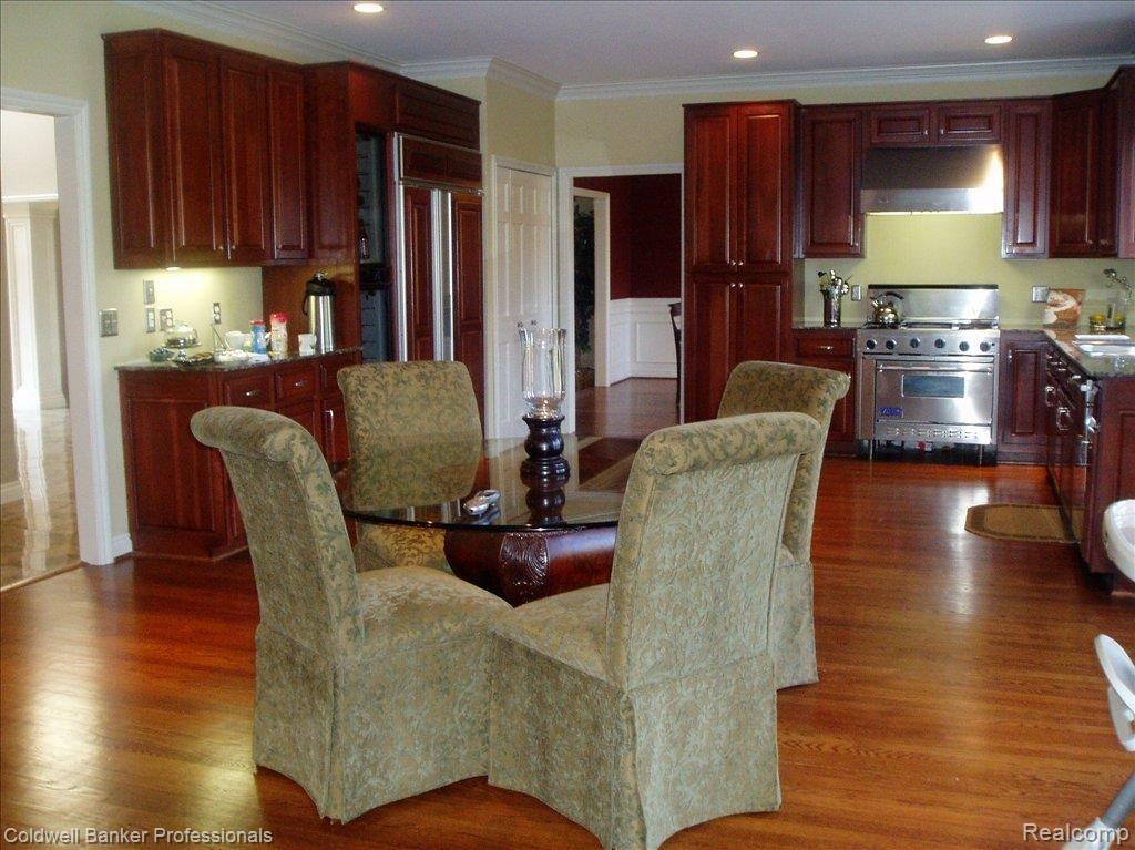62 Hampton Road Grosse Pointe, MI 48236 - Photo 7 of 13 6-Kitchen
