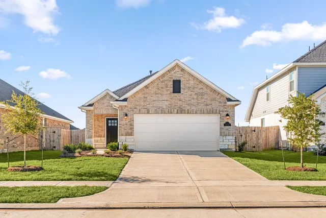 a front view of house with yard
