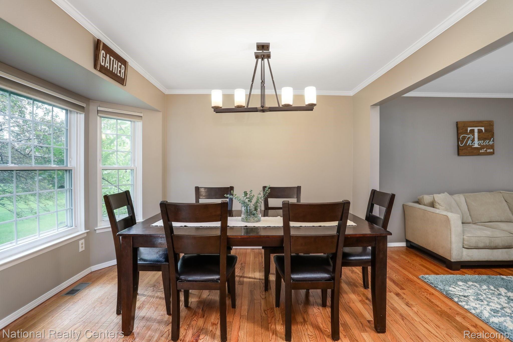 24446 Jamestowne Road Novi, MI 48375 - Photo 4 of 34 Dining Area w/ New light fixture