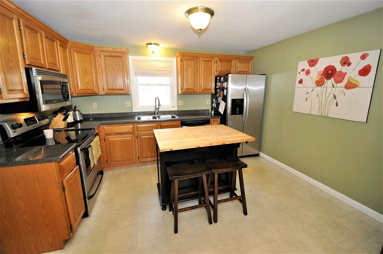 23 Smith Road Goffstown, NH 03045 - Photo 3 of 27 Gallery Image 3