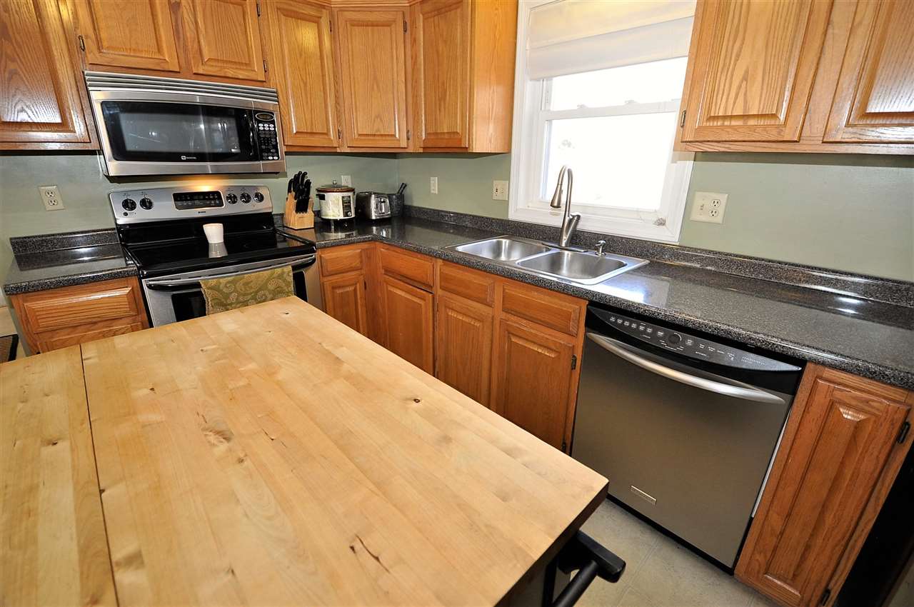 23 Smith Road Goffstown, NH 03045 - Photo 4 of 27 Gallery Image 4