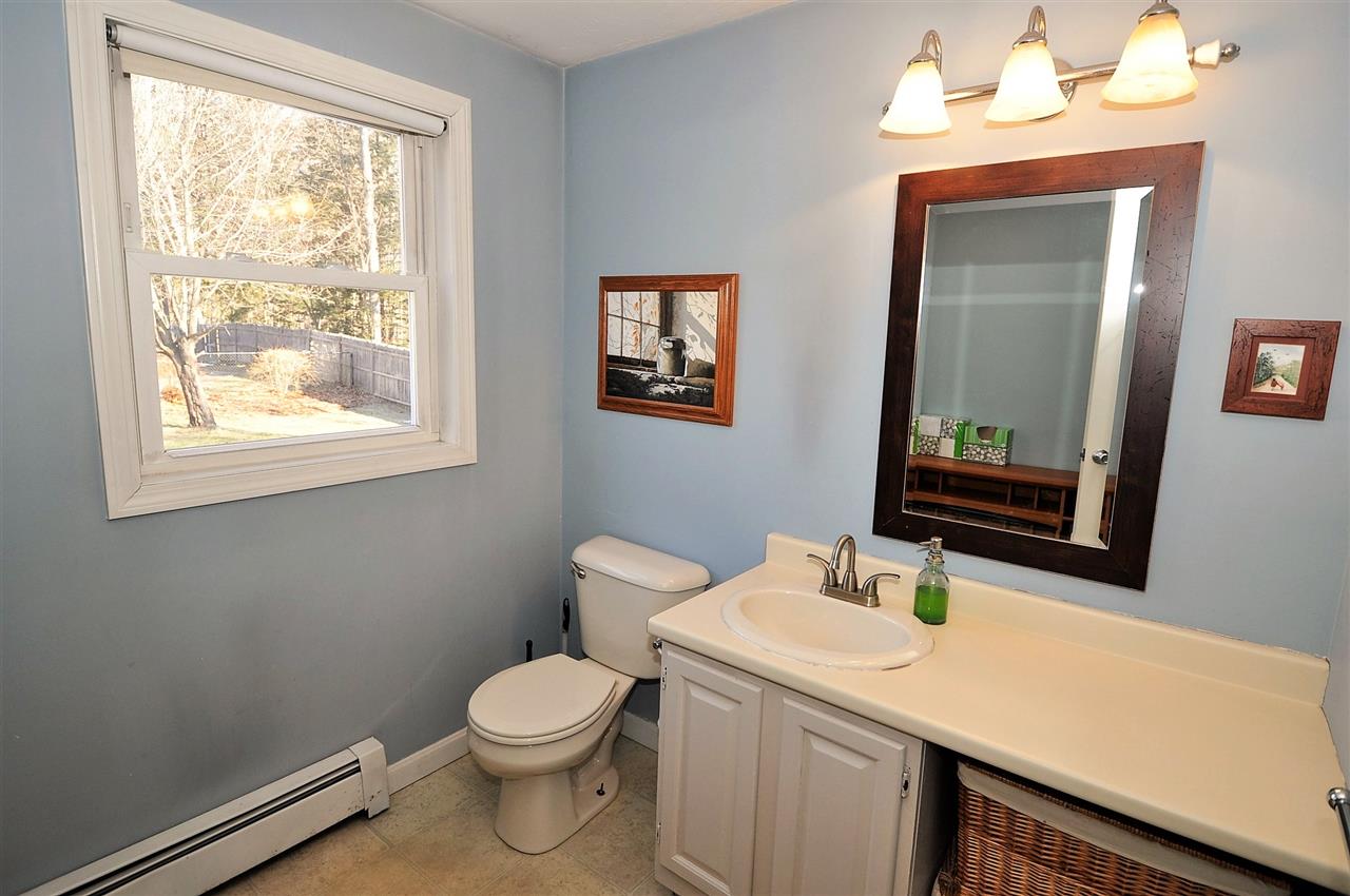 23 Smith Road Goffstown, NH 03045 - Photo 7 of 27 Gallery Image 7