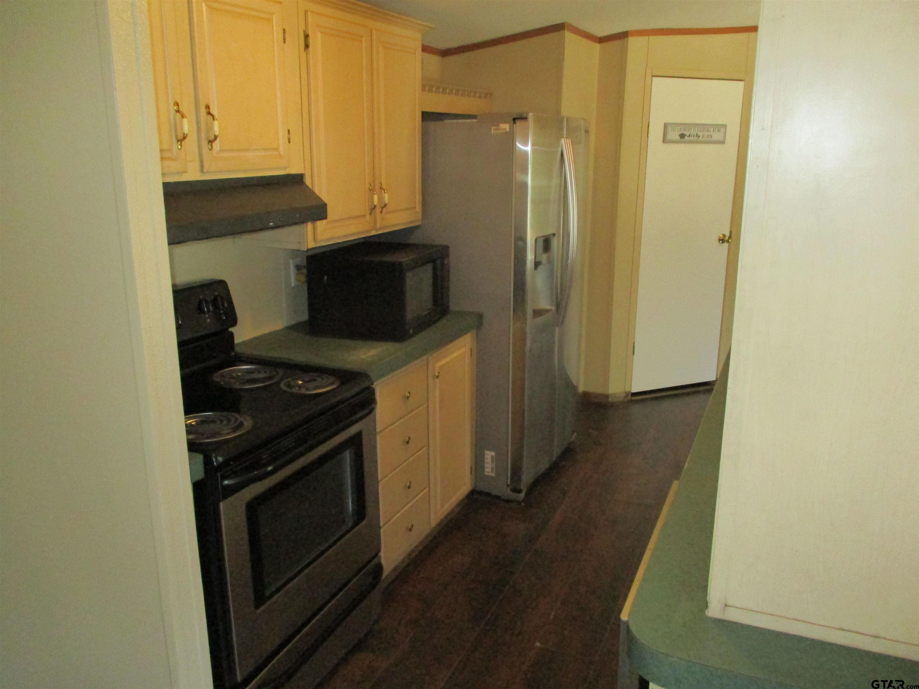 105 Sioux Lane Longview, TX 75603 - Photo 21 of 22 a kitchen with a stove and a refrigerator