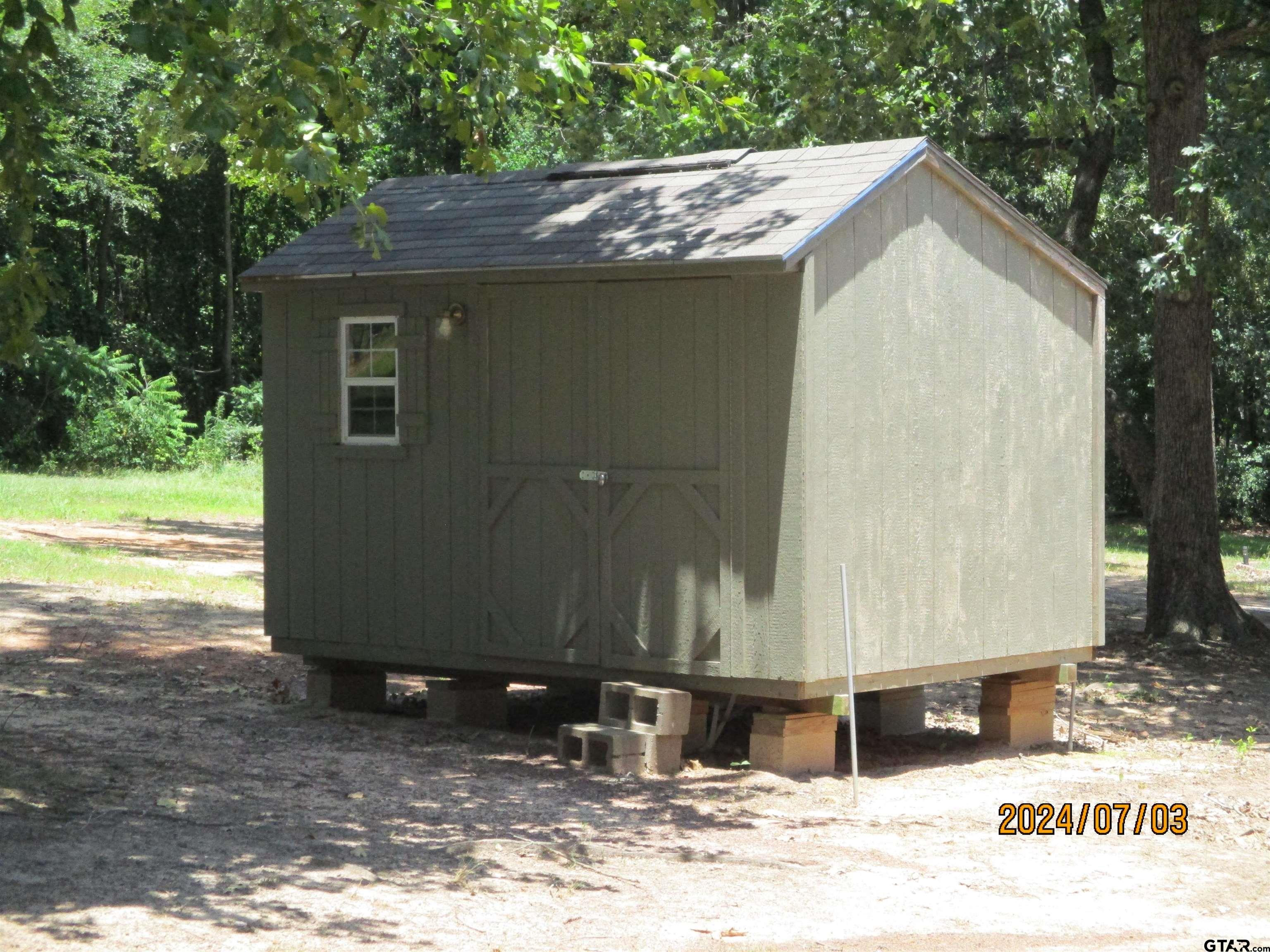 105 Sioux Lane Longview, TX 75603 - Photo 4 of 22 a view of a house with a yard
