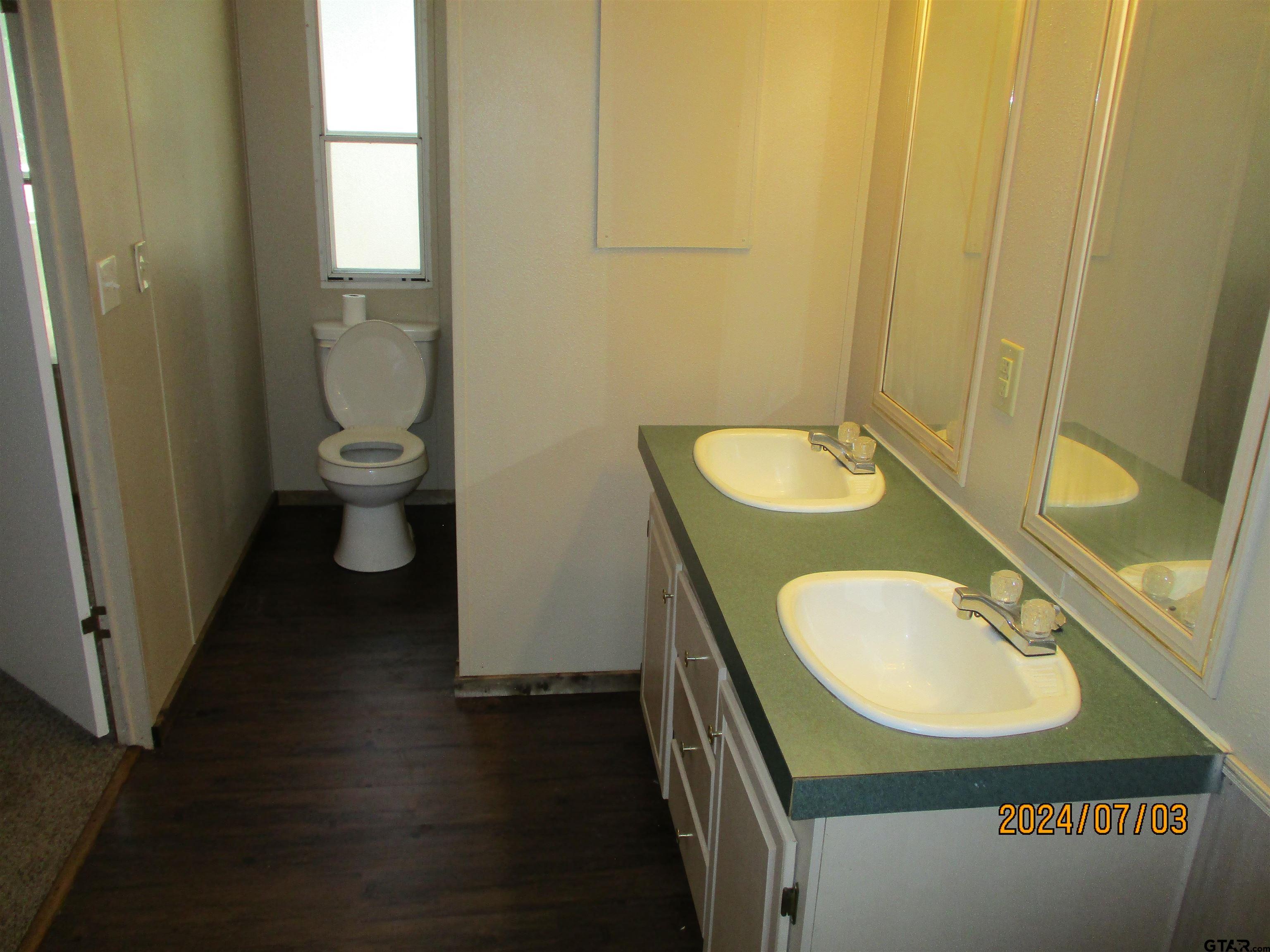 105 Sioux Lane Longview, TX 75603 - Photo 7 of 22 a bathroom with a sink and a mirror