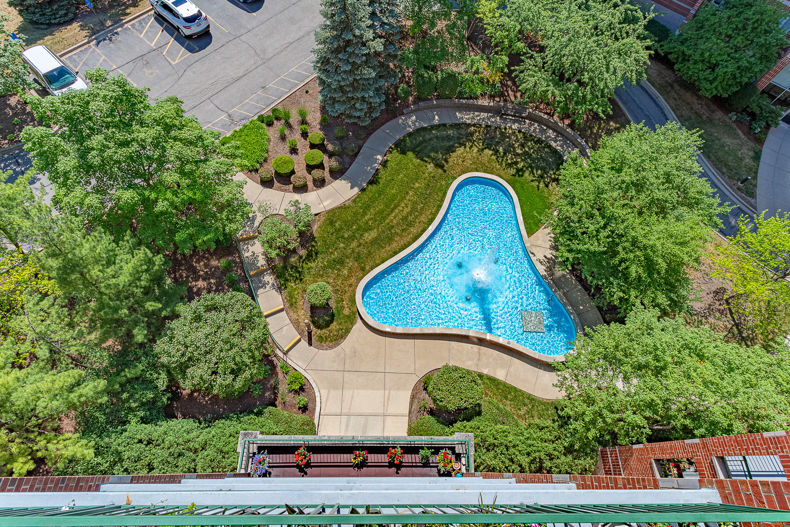 650 South River Road, Unit 807 Des Plaines, IL 60016 - Photo 15 of 16 an aerial view of a house