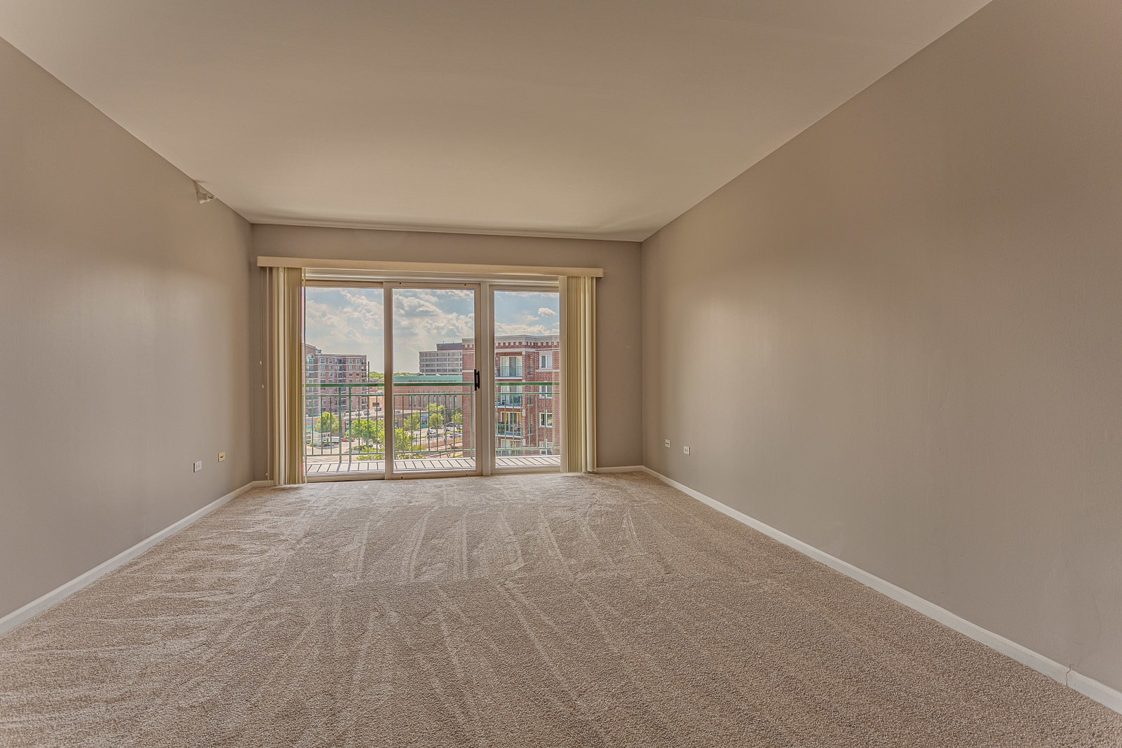 650 South River Road, Unit 807 Des Plaines, IL 60016 - Photo 4 of 16 a view of an empty room with a window
