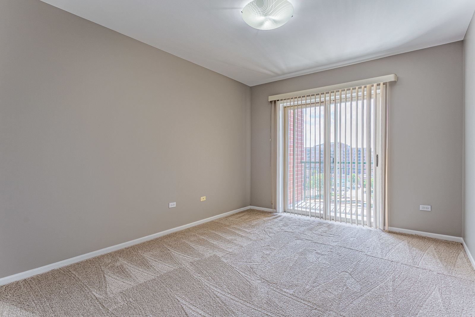 650 South River Road, Unit 807 Des Plaines, IL 60016 - Photo 5 of 16 a view of an empty room with a window