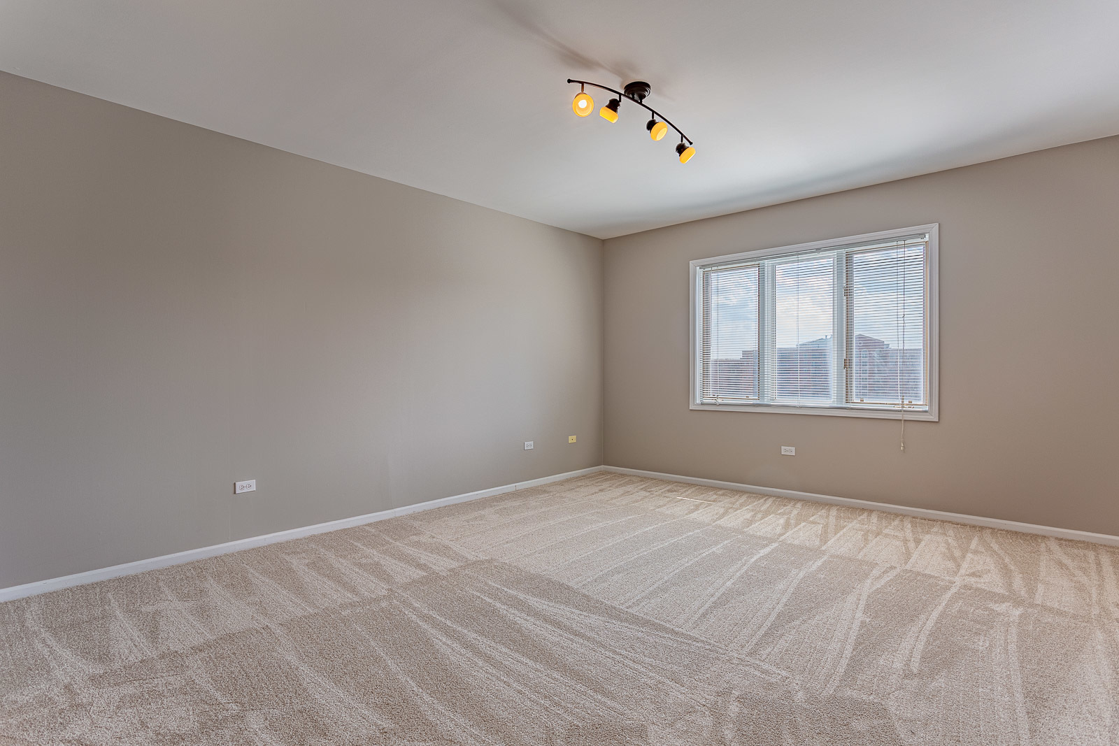 650 South River Road, Unit 807 Des Plaines, IL 60016 - Photo 9 of 16 a view of an empty room with a window