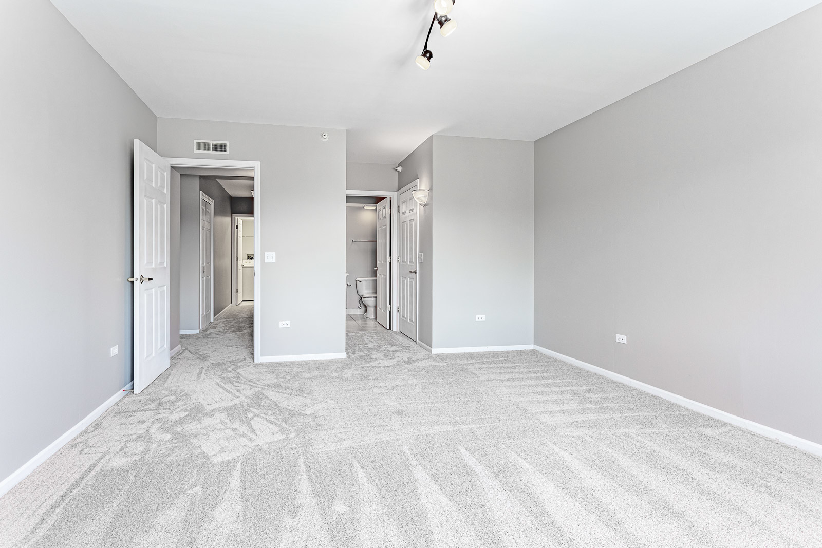 650 South River Road, Unit 807 Des Plaines, IL 60016 - Photo 10 of 16 a view of an empty room
