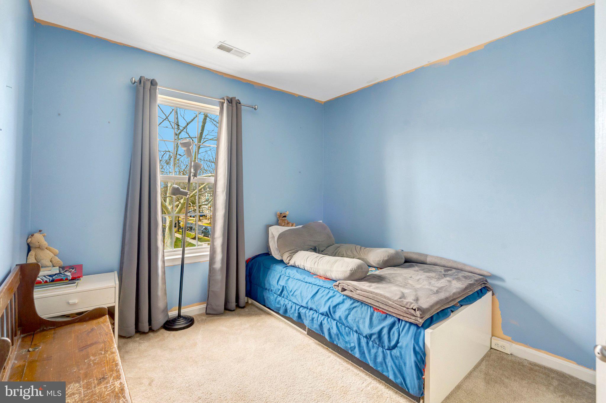 42888 Golf View Drive Chantilly, VA 20152 - Photo 24 of 29 a bed sitting in a bedroom next to a window
