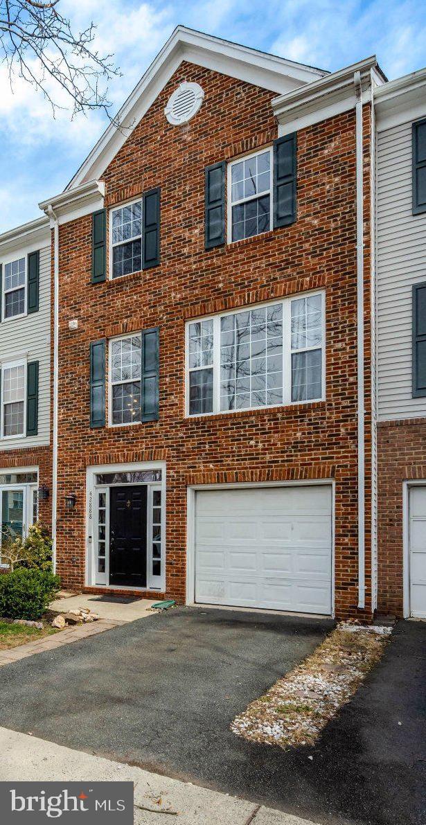 42888 Golf View Drive Chantilly, VA 20152 - Photo 28 of 29 a front view of a house with a yard and garage