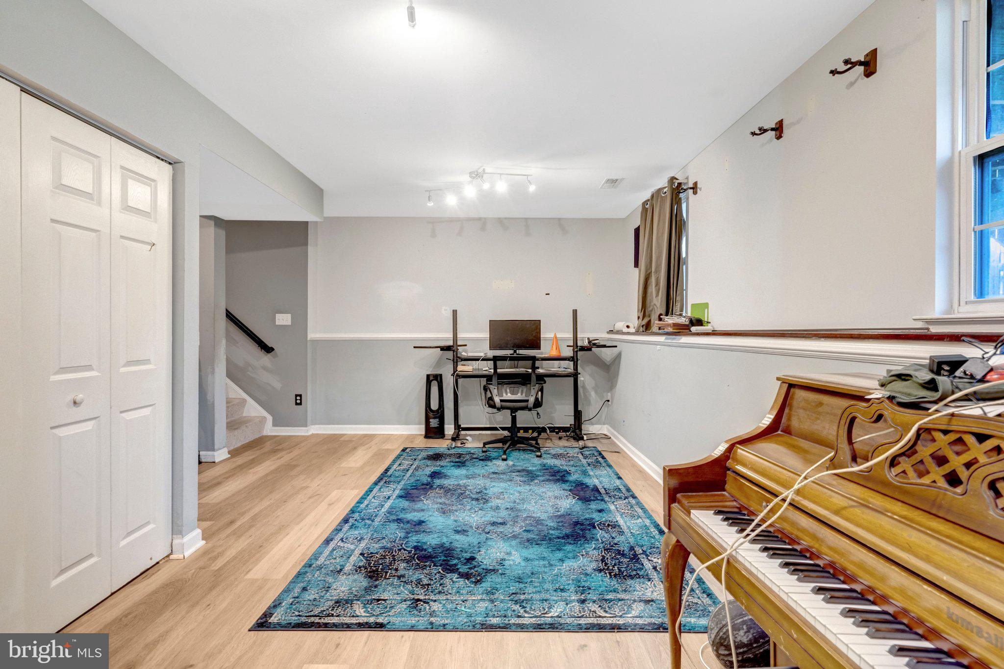 42888 Golf View Drive Chantilly, VA 20152 - Photo 6 of 29 a living room with furniture and a piano