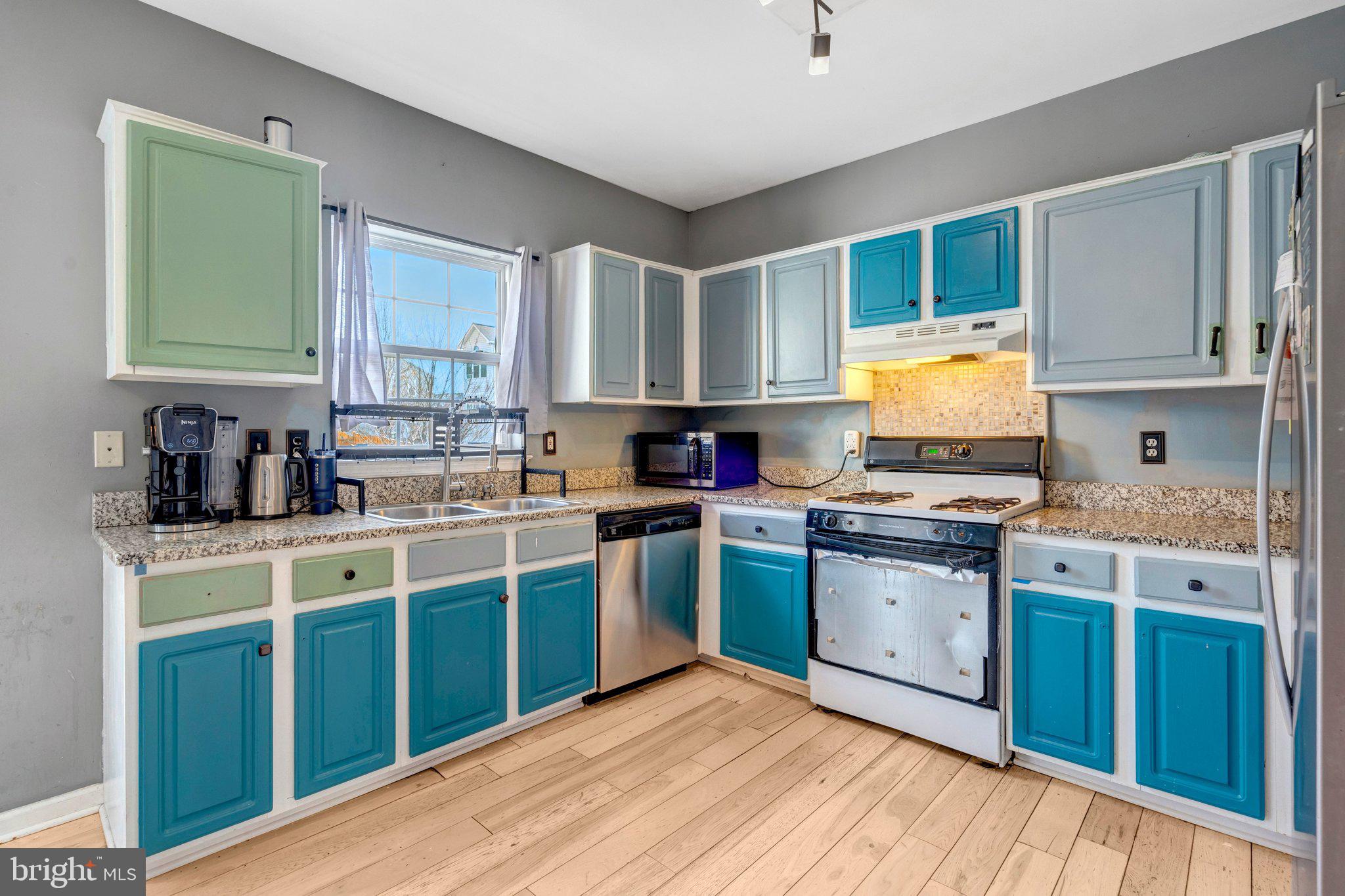 42888 Golf View Drive Chantilly, VA 20152 - Photo 10 of 29 a kitchen with stainless steel appliances granite countertop a stove a sink dishwasher and a refrigerator