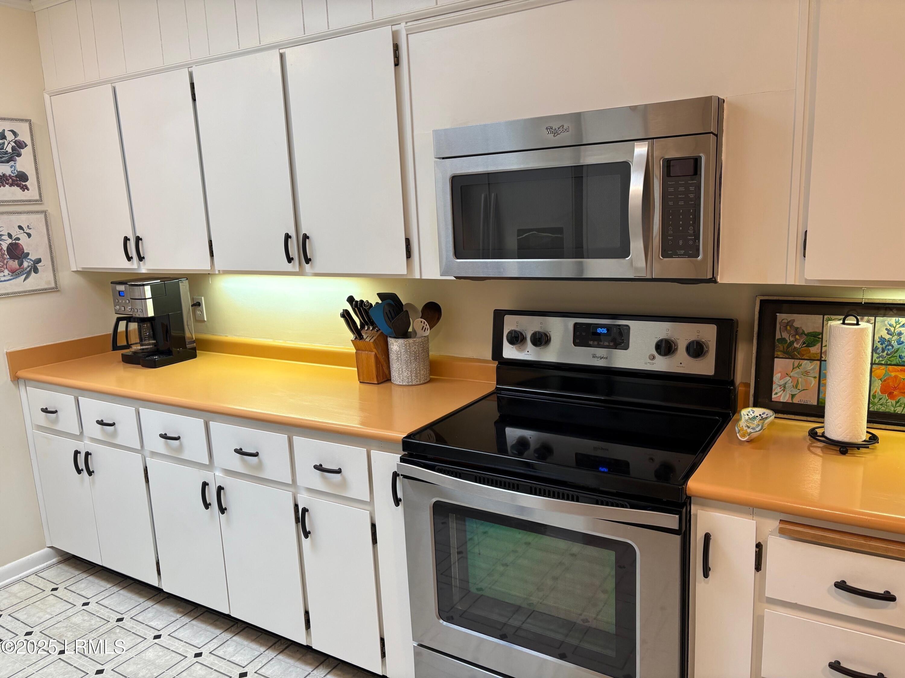 27 Colony Gardens Road, Unit B Beaufort, SC 29907 - Photo 11 of 40 5