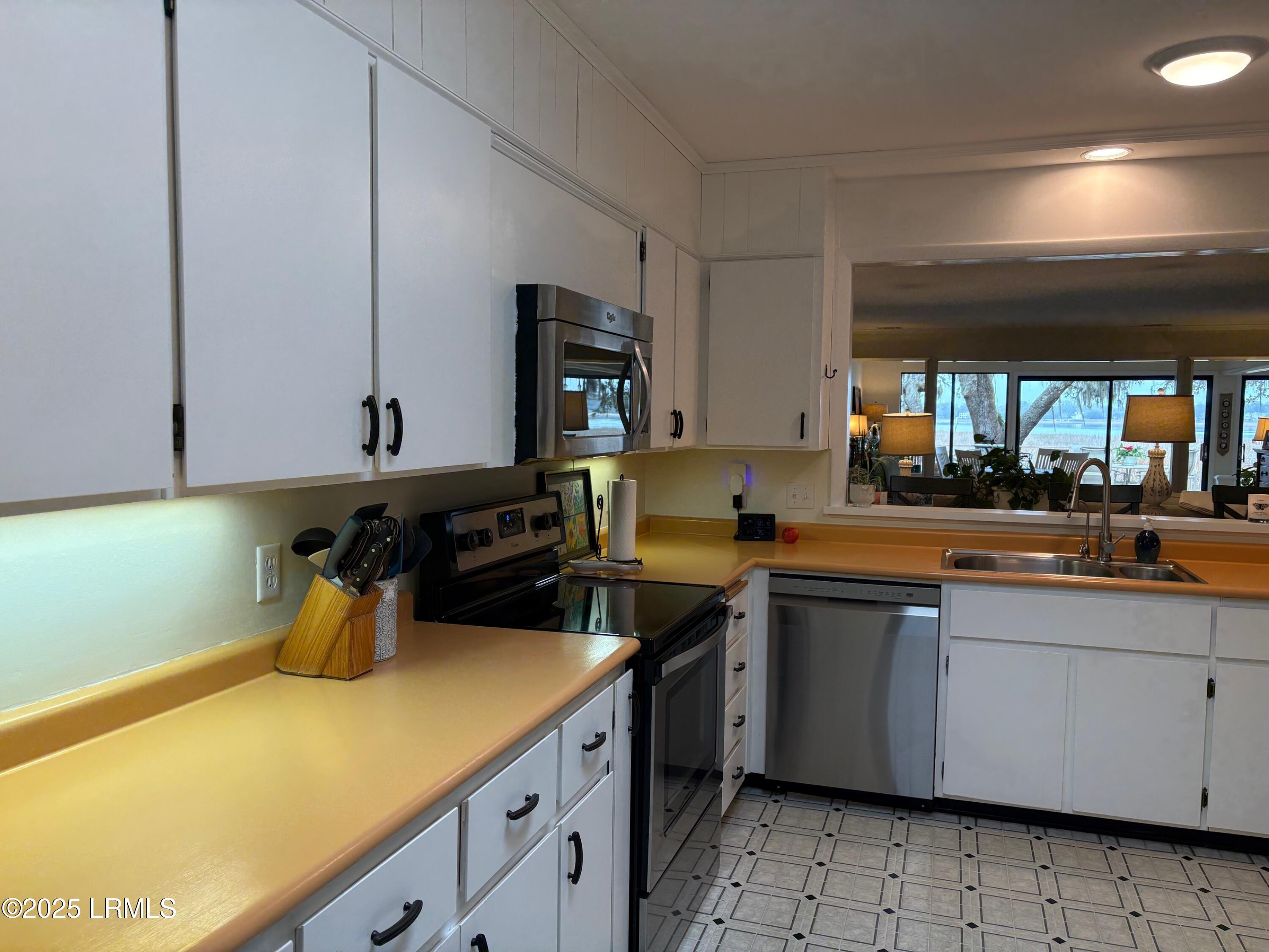27 Colony Gardens Road, Unit B Beaufort, SC 29907 - Photo 2 of 40 IMG_0443