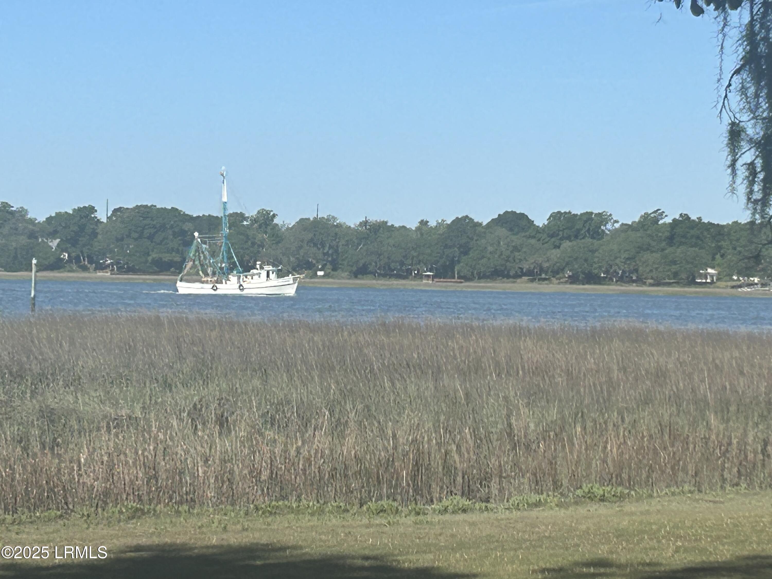 27 Colony Gardens Road, Unit B Beaufort, SC 29907 - Photo 21 of 40 Kathy Campbell - IMG_1040