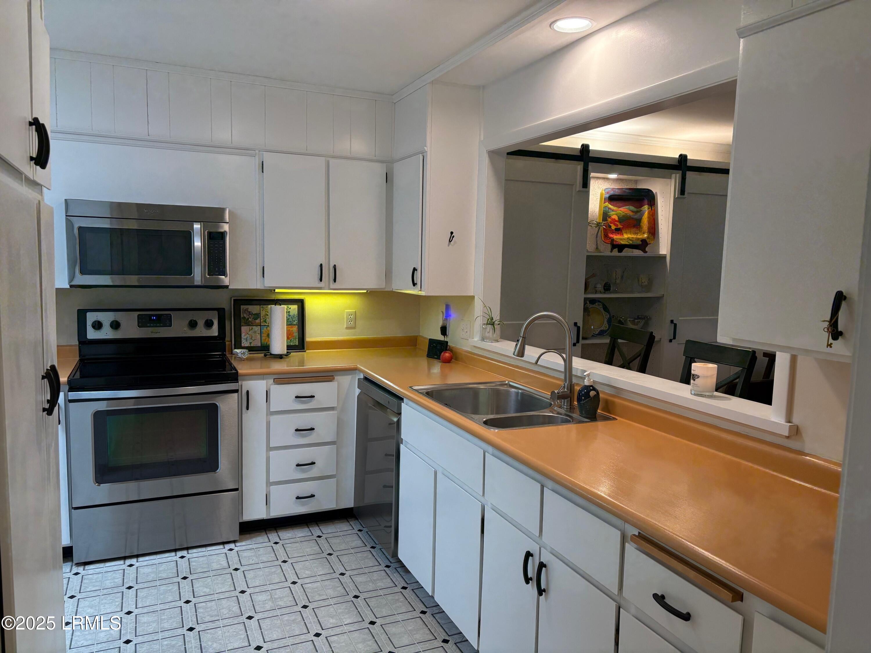 27 Colony Gardens Road, Unit B Beaufort, SC 29907 - Photo 9 of 40 3