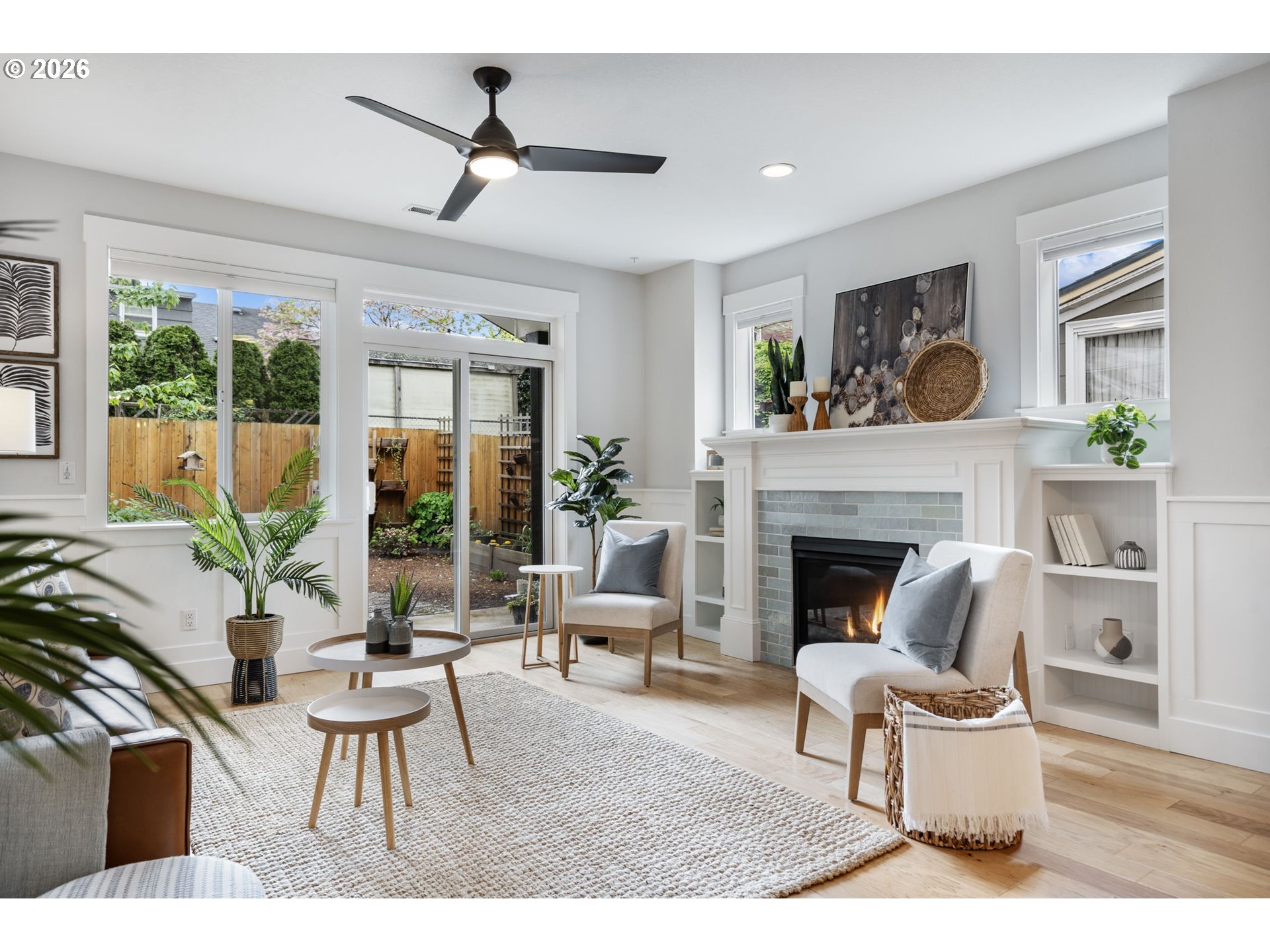 5546 Southeast Oak Street Portland, OR 97215 - Photo 15 of 28 Living Room