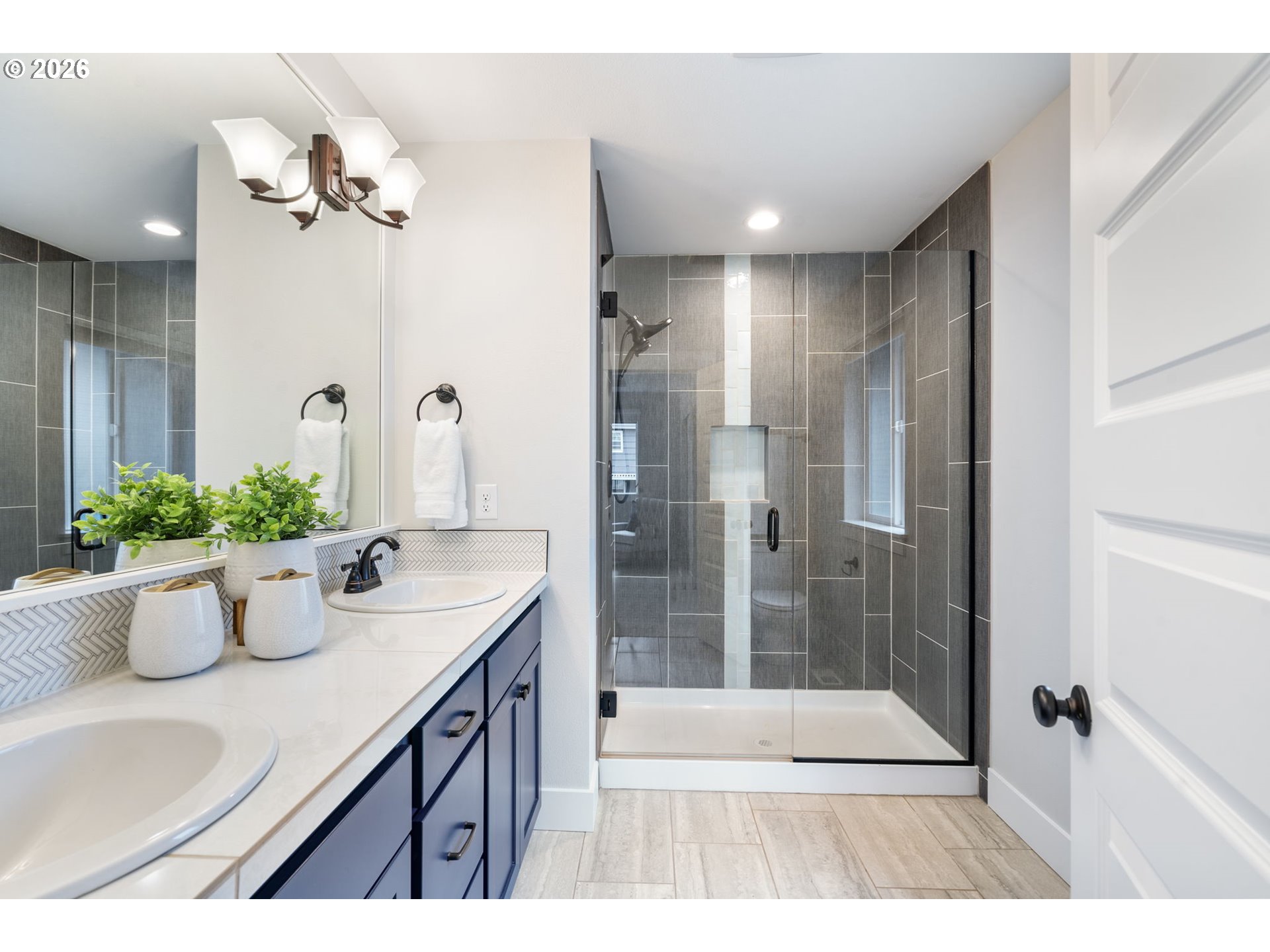 5546 Southeast Oak Street Portland, OR 97215 - Photo 24 of 28 Bathroom
