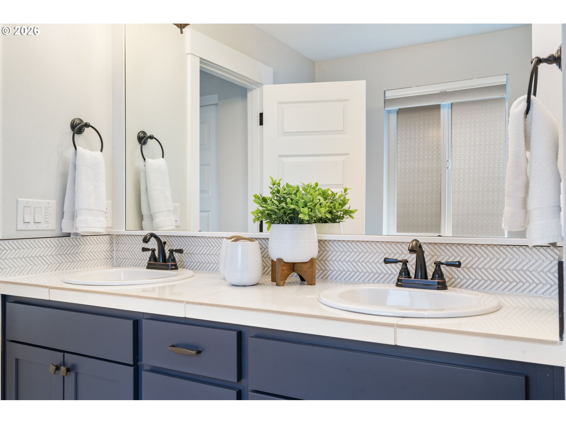 5546 Southeast Oak Street Portland, OR 97215 - Photo 25 of 28 Bathroom