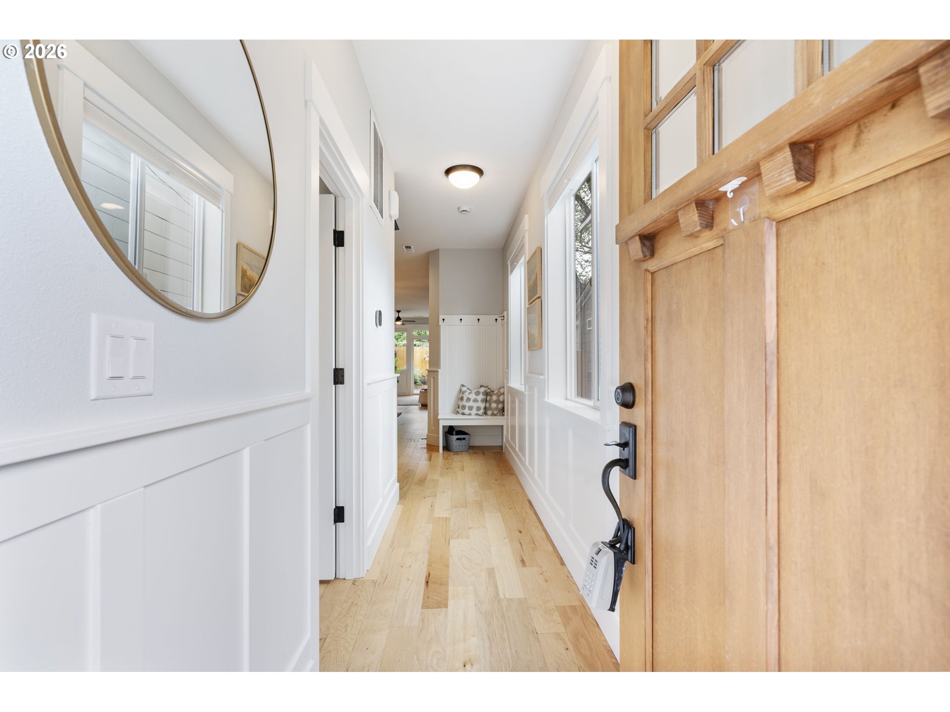 5546 Southeast Oak Street Portland, OR 97215 - Photo 4 of 28 Entrance/Foyer