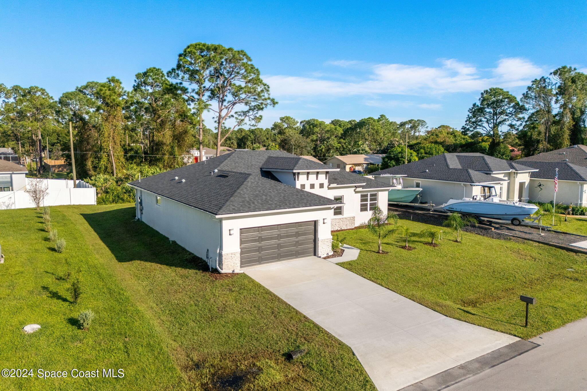 355 Wendover Road Southwest Palm Bay, FL 32908 - Photo 39 of 44 a view of a swimming pool with a chair