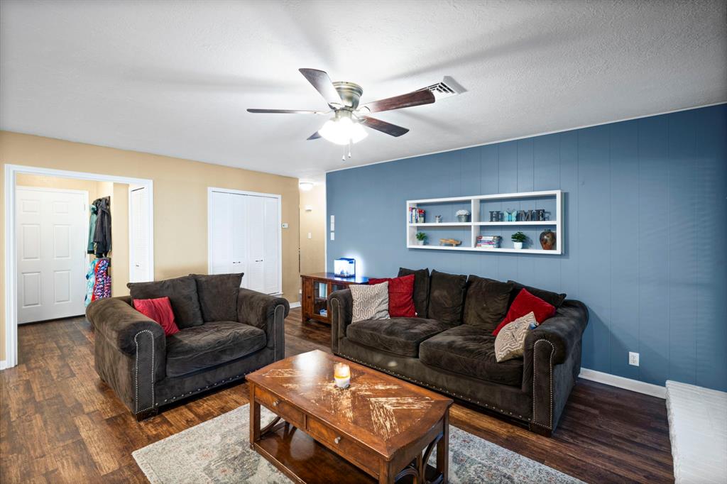 28 Coffee Tavern Road Bedford, TX 76022 - Photo 5 of 26