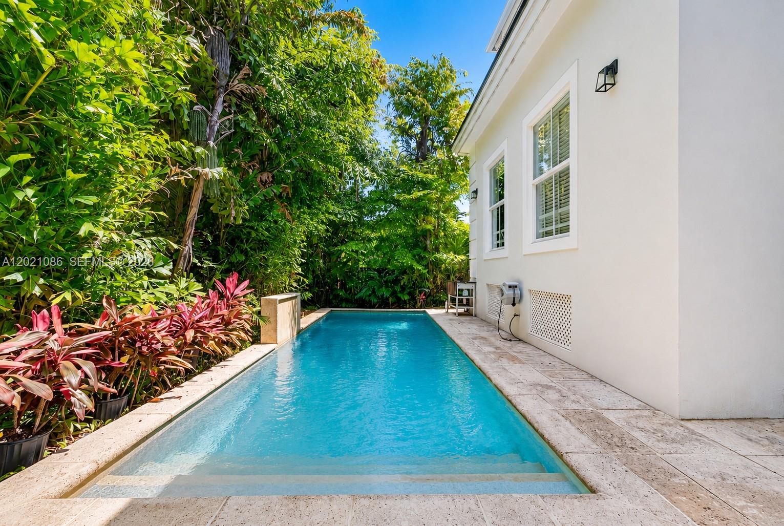 442 Ridgewood Road Key Biscayne, FL 33149 - Photo 9 of 35