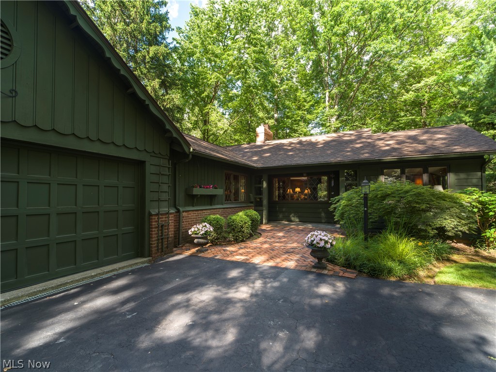 134 North Revere Road Akron, OH 44333 - Photo 2 of 46 Front Entrance