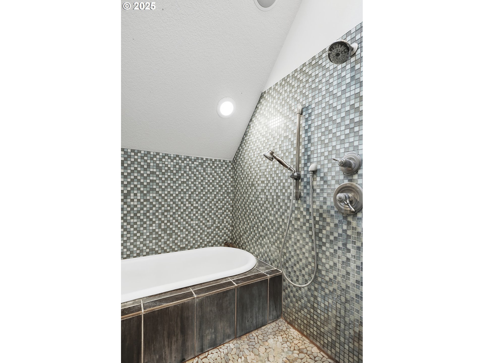 608 Columbia Avenue Lyle, WA 98635 - Photo 31 of 48