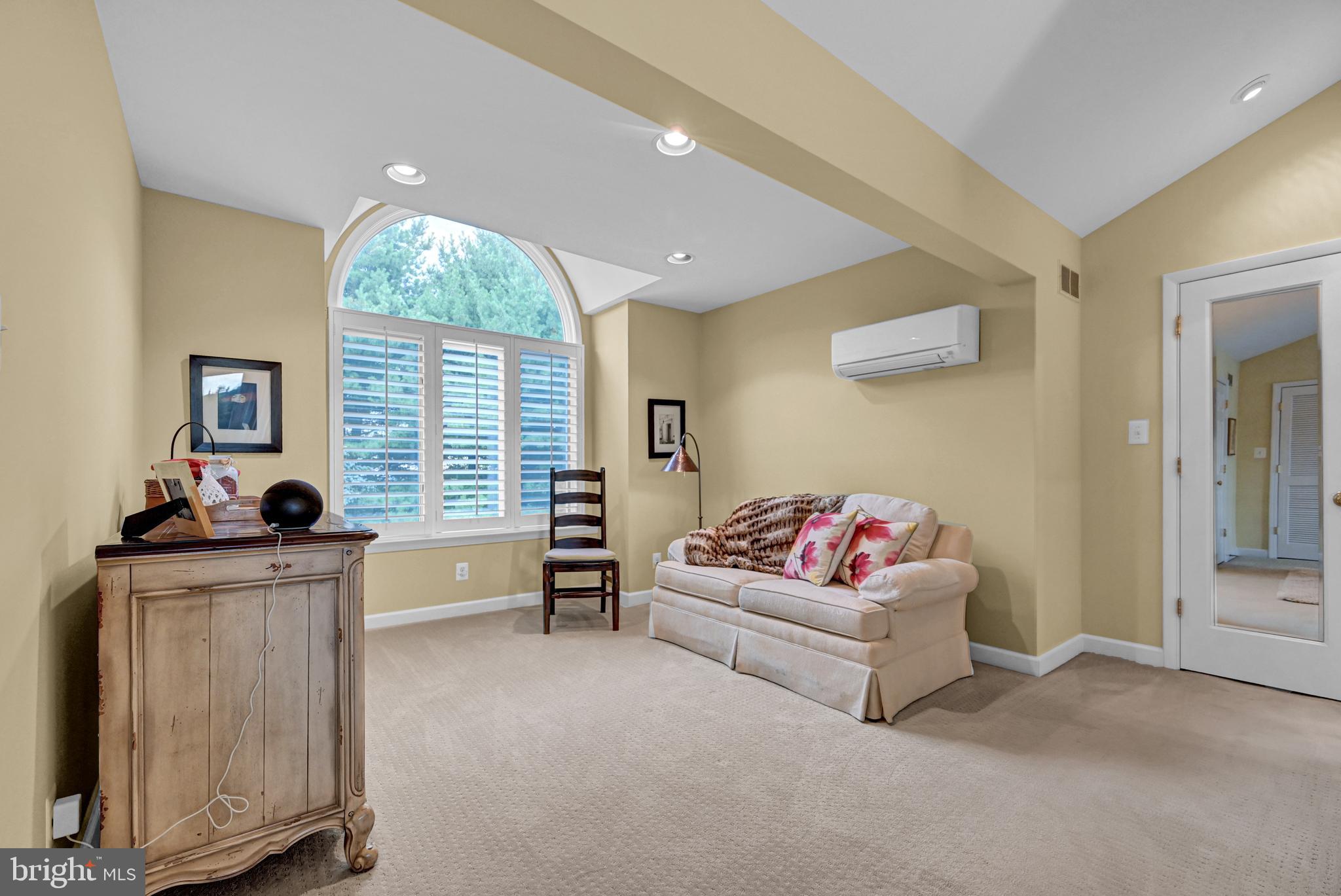 2428 Mt Ventus Road Manchester, MD 21102 - Photo 20 of 39 Sitting area in the primary bedroom