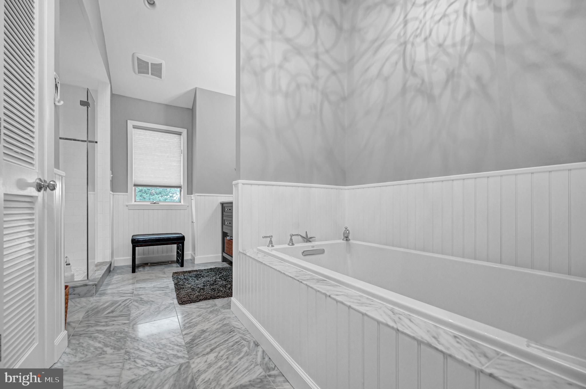 2428 Mt Ventus Road Manchester, MD 21102 - Photo 25 of 39 Deep soaking tub