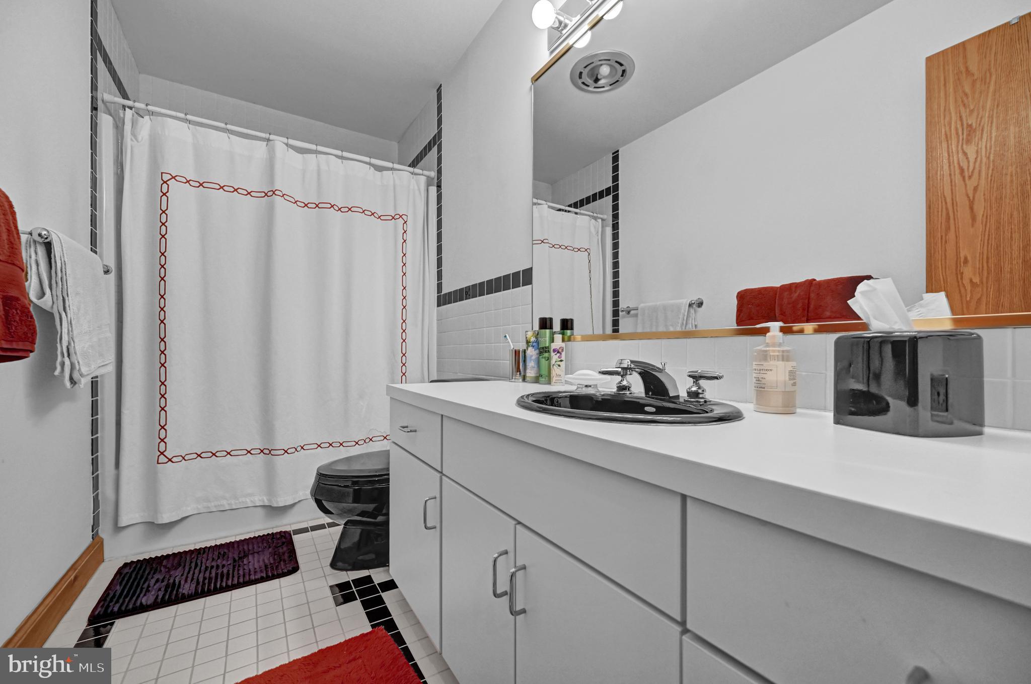 2428 Mt Ventus Road Manchester, MD 21102 - Photo 28 of 39 2nd floor hall bath
