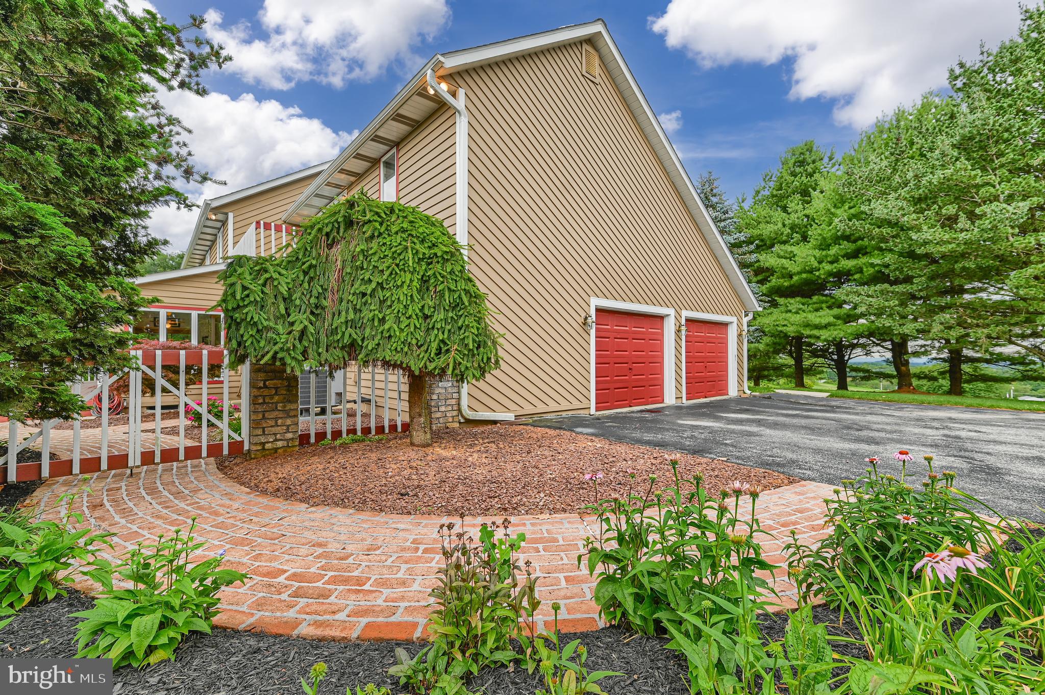 2428 Mt Ventus Road Manchester, MD 21102 - Photo 4 of 39 Side entry oversize garage (27' x 23')