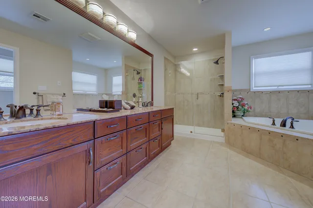 $1,500,000 | 8 Landmark Lane, Marlboro, NJ 07746