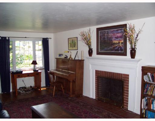 332 Edgewood Road Forest Hills, PA 15221 - Photo 2 of 8 Living Room. Beautiful hardwood floors acent this room!