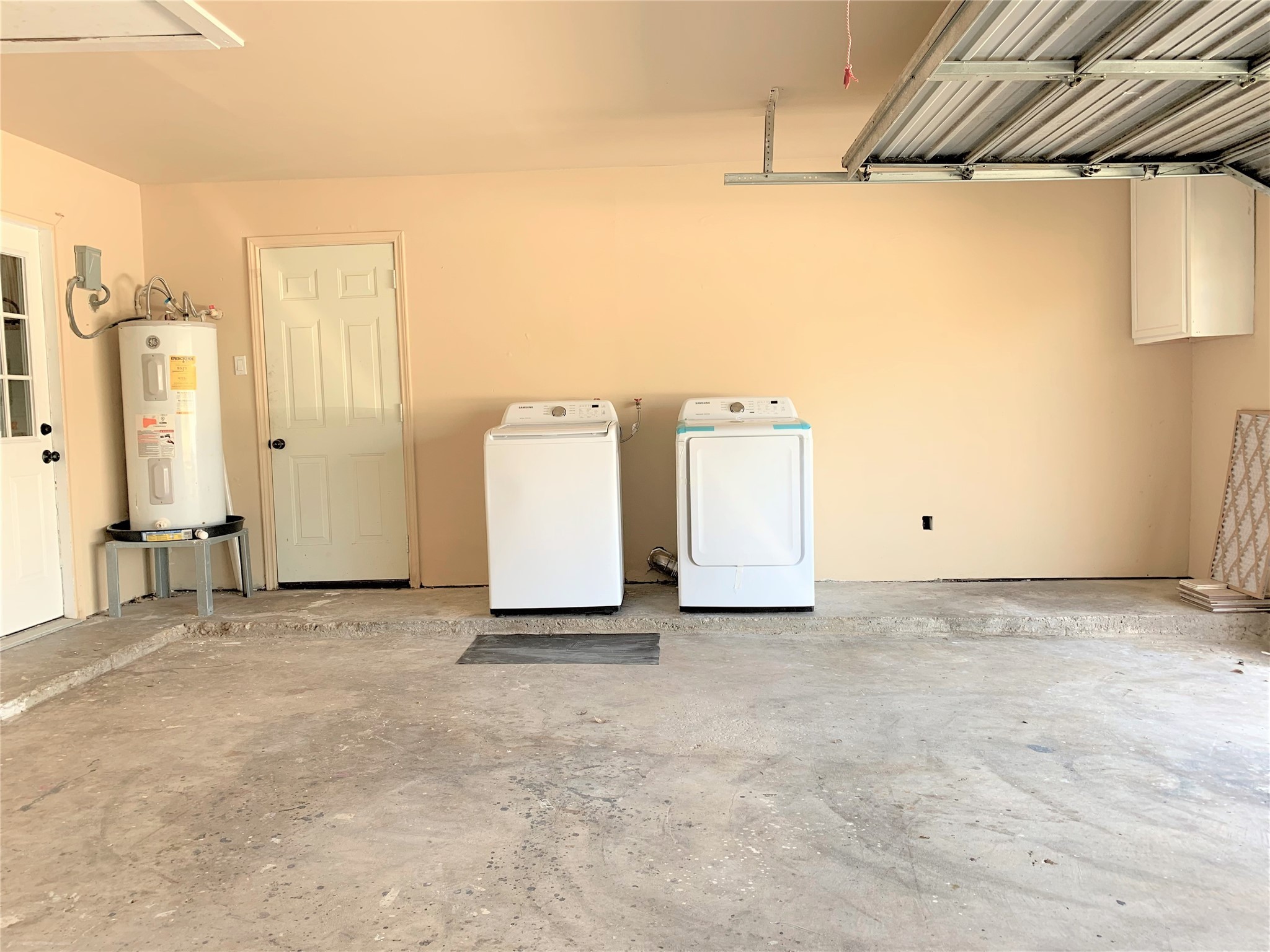 10011 Appleridge Drive Houston, TX 77070 - Photo 27 of 48 a view of a room with utility area